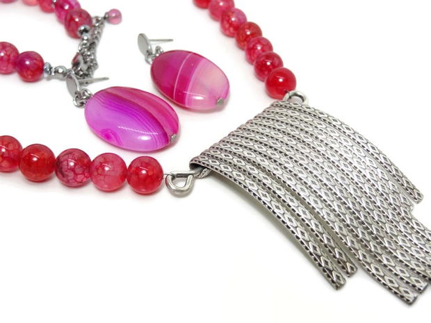 Colier din agat fucsia accesorizat cu zamak Wave