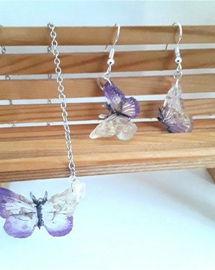 Set colier si cercei asimetrici cu flori naturale inserate