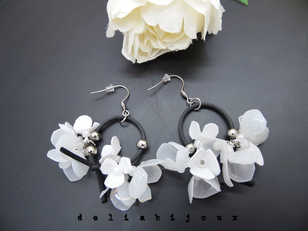 Cercei statement handmade unicat - PET-uri (plastic) reciclate - flori (cod1041)