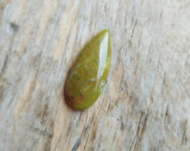 Cabochon opal verde, 34x15x5.5 mm