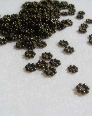 (10 bucati) Floricele distantiere din bilute finisaj bronz aprox 5x2 mm