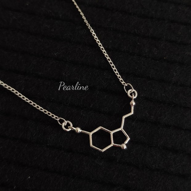 Lantisor argint cu serotonina  molecula fericirii