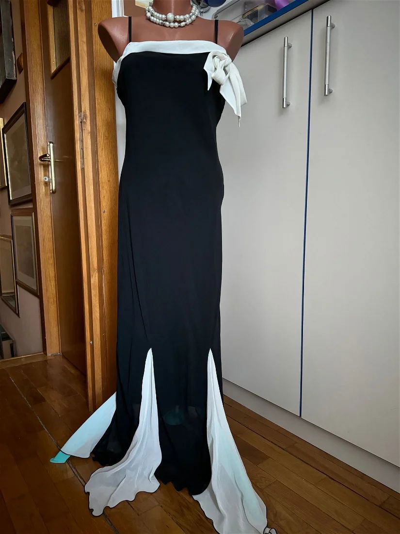 ELEGANTA SI RAFINATA ROCHIE ALB/NEGRU VASCOZA MARIME 12