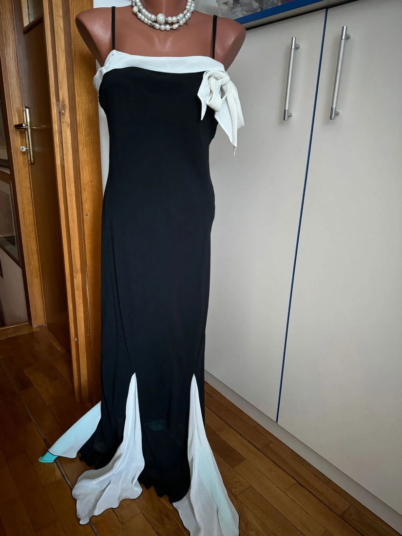 ELEGANTA SI RAFINATA ROCHIE ALB/NEGRU VASCOZA MARIME 12