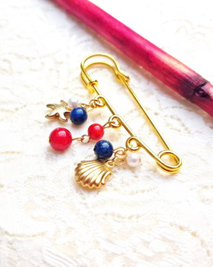 Brosa marina cu lapis lazuli perle si coral