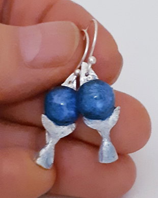Set unicat, cu pandantiv si cercei, coada de balena cu luna, din argint fin, pictat cu rasina UV si cabochoane de sticla fuzionata, fosforescenta