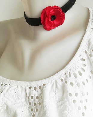 chocker piele  dantela si mac rosu