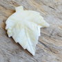 Pandantiv frunza, jad sculptat 52x45 mm