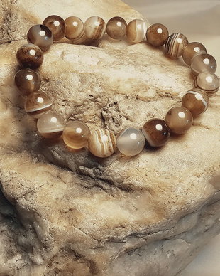 Striped capuccino agate