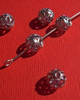 Margica filigran din argint .925 placat cu rodiu de diametru aprox 8 mm