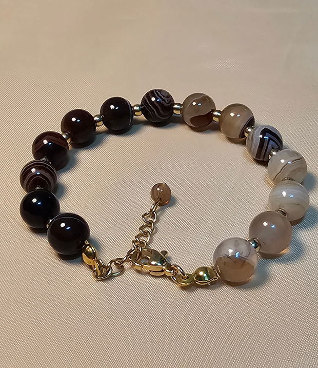 Striped brown agate and gold