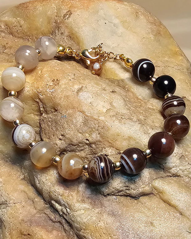 Striped brown agate and gold