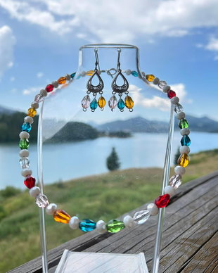 Set (colier și cercei) din mărgele acrilice multicolore