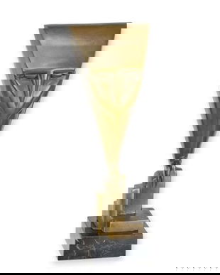 Bufnita-statueta Art Deco din bronz cu un soclu din marmura