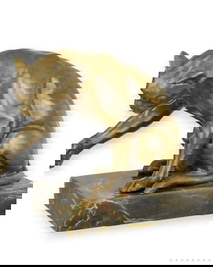 Pisica jucandu-se-statueta din bronz cu un soclu din marmura