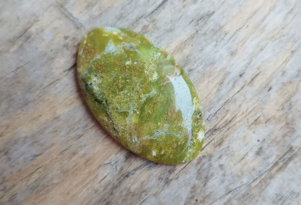 Cabochon opal verde, 46x26x7 mm