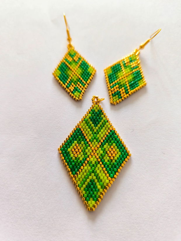 Set cercei si medalion Emerald Green