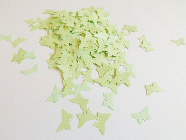 Confetti fluturi