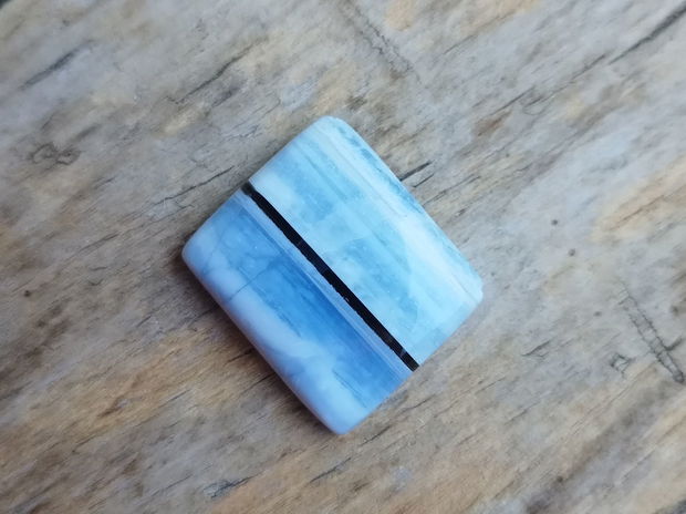 Cabochon opal albastru, 21x18x6 mm