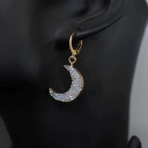 Cercei Holographic Moon din rășină, inox și alamă, cercei lungi, cercei statement, cercei handmade