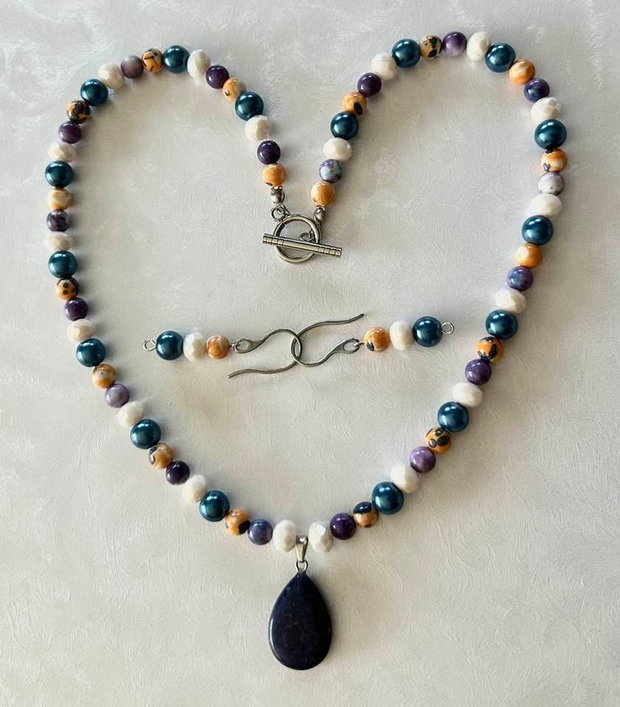 Set colorat din mărgele acrilice si perle de sticla bleumarin