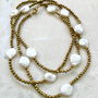 Colier lung hematite aurii & perle albe baroc