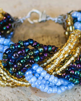 Bratara handmade impletita din margele de nisip