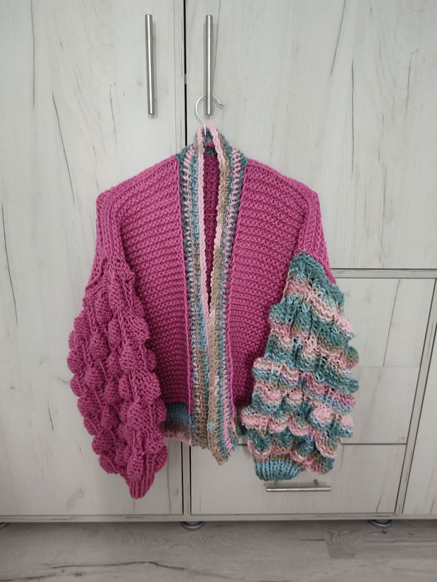 Cardigan cu o maneca roz