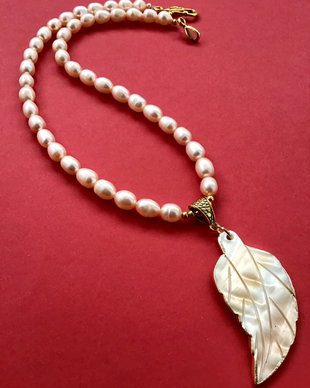 Colier CHOKER perle de cultura & frunza sidef natural