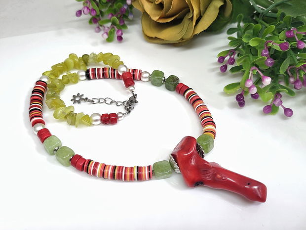 Colier radacina de coral ,peridot si jad