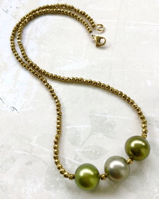 Colier CHOKER hematite aurii & perle Mallorca kaki