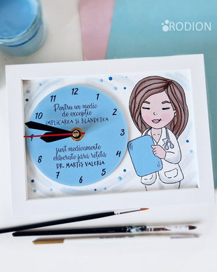 Ceas personalizat handmade pictat manual medic
