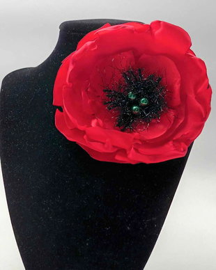 Brosa floare mac, Brosa floare rosie din satin, Accesoriu realizat manual, Brosa mare florala handmade
