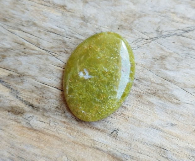 Cabochon opal verde, 33x24x6 mm