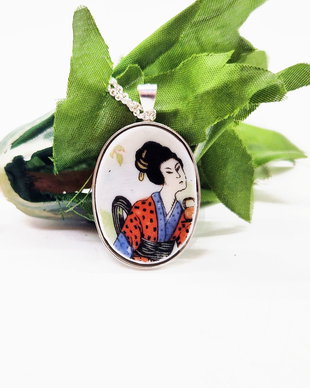 Pandantiv din argint si fragment de portelan "Delicate Geisha" pe lant de argint