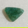 Cabochon smarald SUBTIRE (INDIA - lucrat manual) aprox 2x10x12.5 mm
