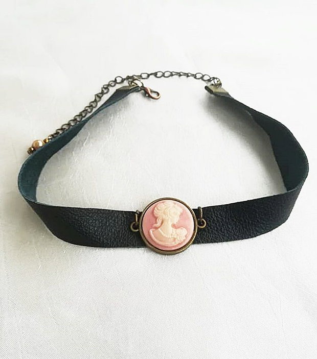 chocker piele cu medalion camee roz somon
