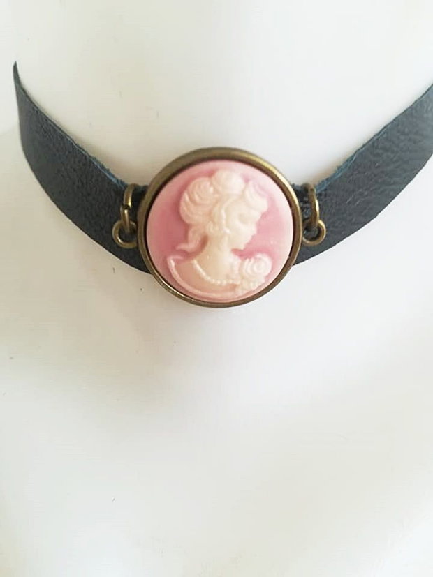 chocker piele cu medalion camee roz somon