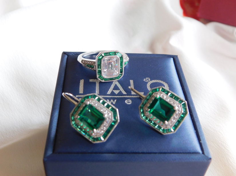 Set nou  Italo Jewelry ,absolut  deosebit , emerald saphire