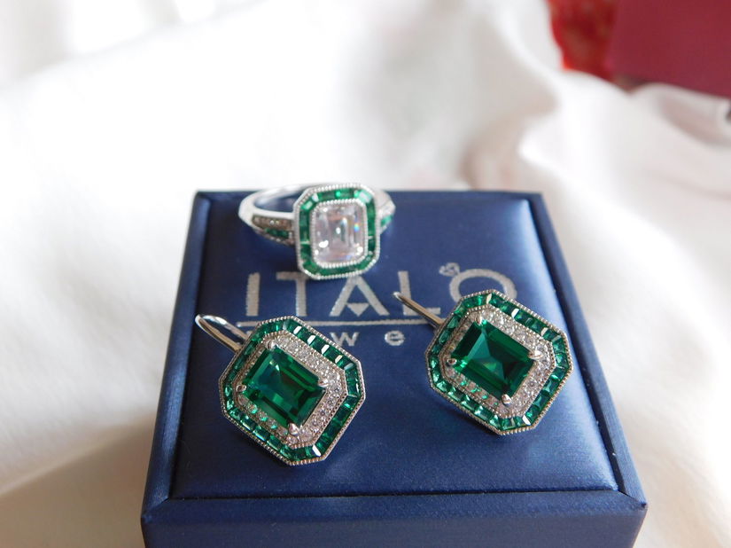 Set nou  Italo Jewelry ,absolut  deosebit , emerald saphire