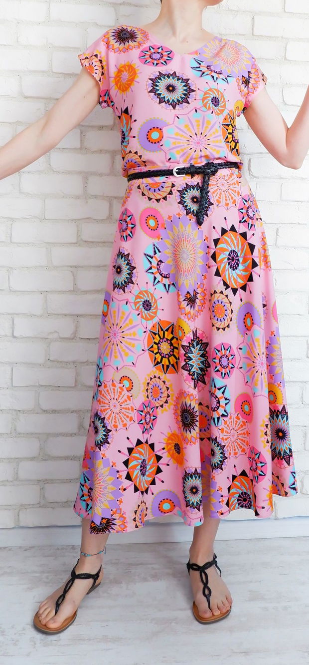 Bluza si Fusta Vaporoase Roz cu Print Multicolor