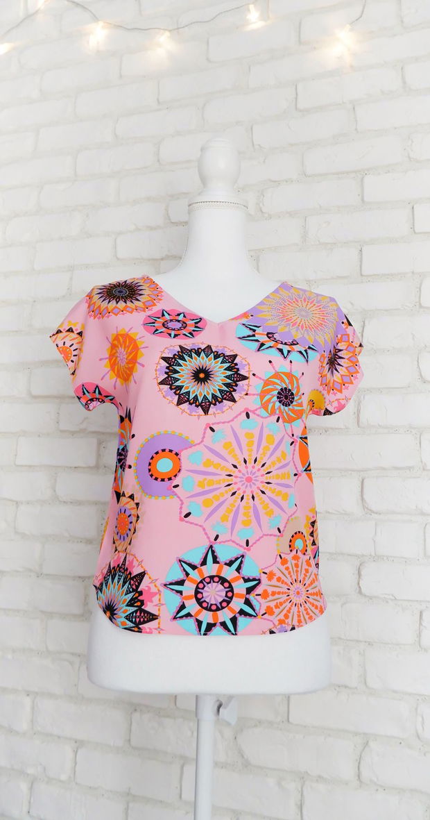 Bluza si Fusta Vaporoase Roz cu Print Multicolor