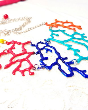 Colier cu corali multicolori