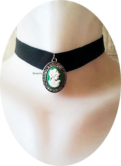 chocker piele cu medalion camee verde