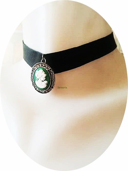 chocker piele cu medalion camee verde