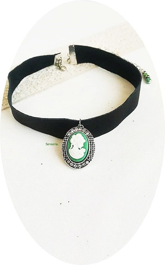 chocker piele cu medalion camee verde