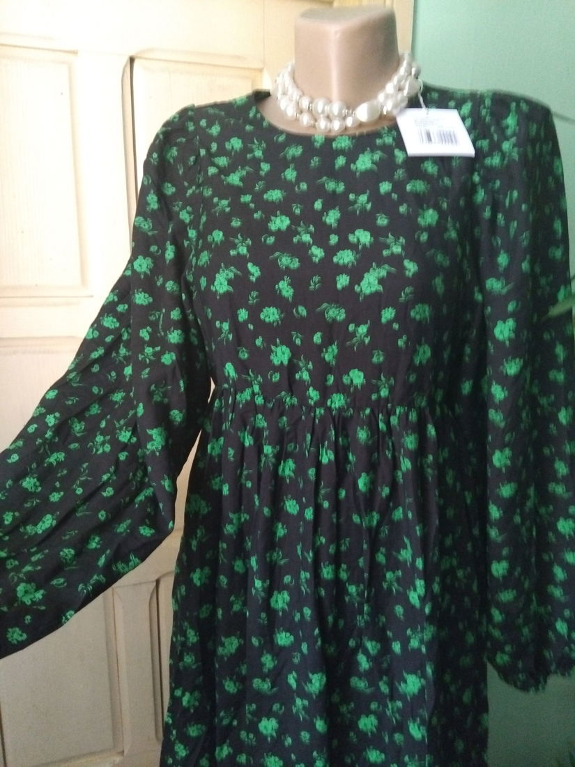 Rochie noua, imprimeu verde pe fond negru