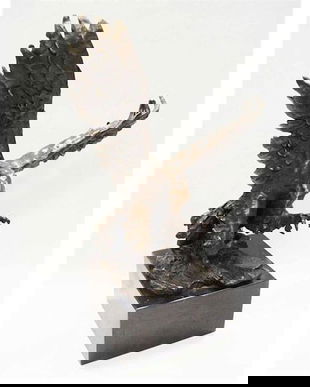 Vultur in zbor-statueta din bronz cu un soclu din marmura