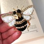 Rezervat Broșă albină - Bee - Aripi de sidef