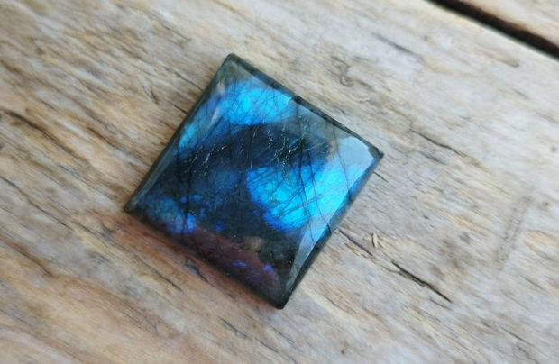 Cabochon labradorit, 25x24 mm